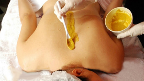 cong-dung-lam-dep-cua-tinh-bot-nghe-3