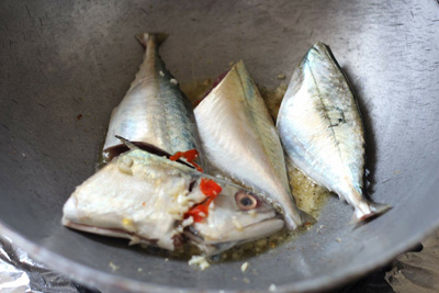 cach-lam-mon-ca-nuc-kho-toi-ot-don-gian-ma-thom-ngon-3