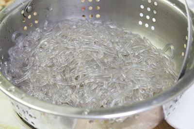 meo-lam-mien-xao-thom-ngon-dai-dai2