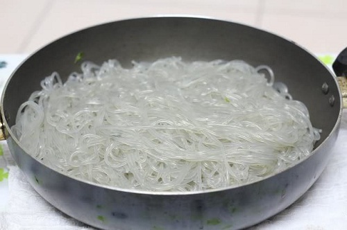 meo-lam-mien-xao-thom-ngon-dai-dai3